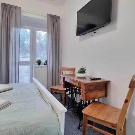 Finnem Rentals Jicinska ปราก ภายนอก รูปภาพ