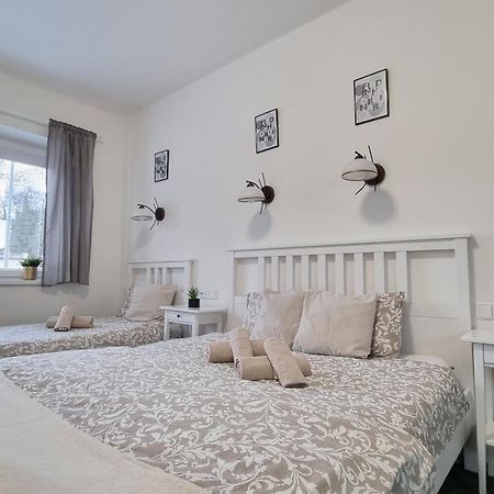 Finnem Rentals Jicinska ปราก ภายนอก รูปภาพ