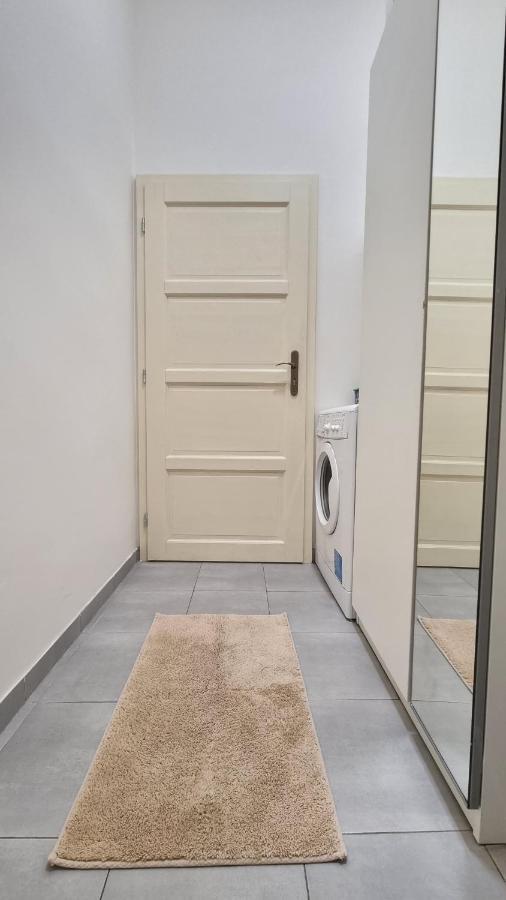 Finnem Rentals Jicinska ปราก ภายนอก รูปภาพ