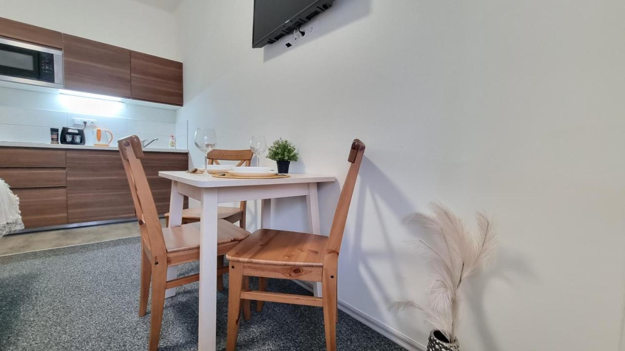 Finnem Rentals Jicinska ปราก ภายนอก รูปภาพ