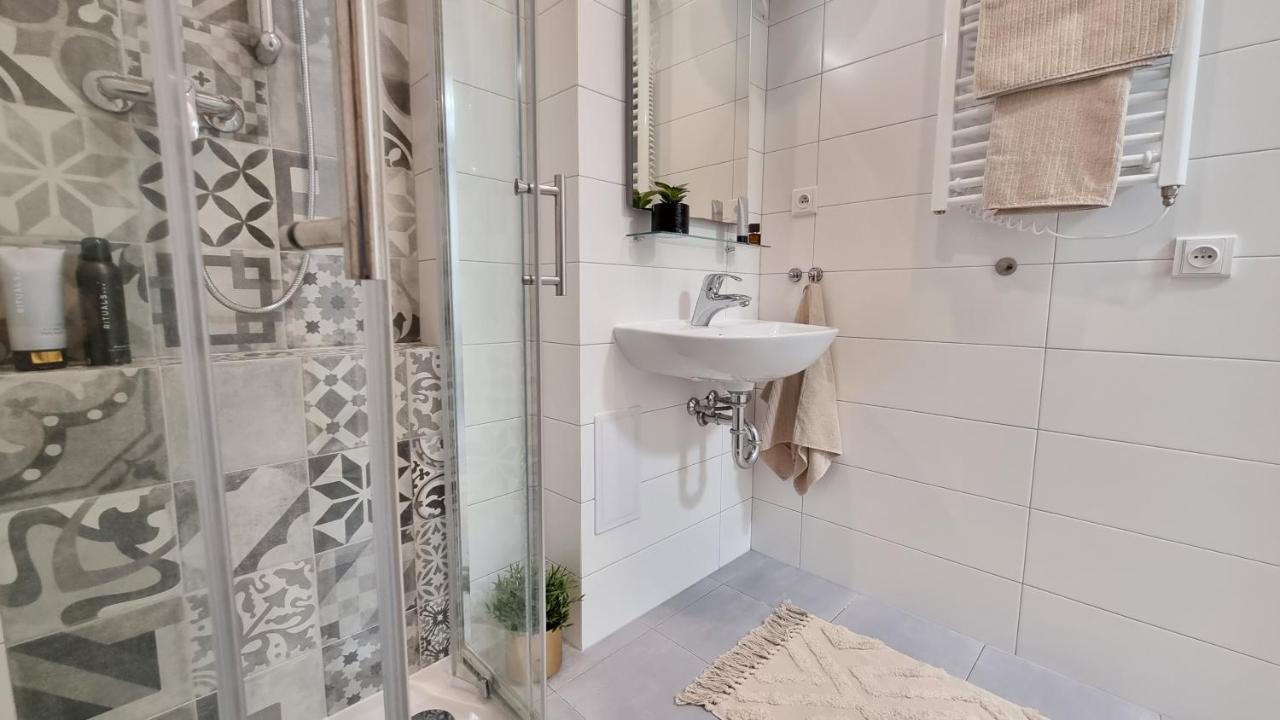 Finnem Rentals Jicinska ปราก ภายนอก รูปภาพ